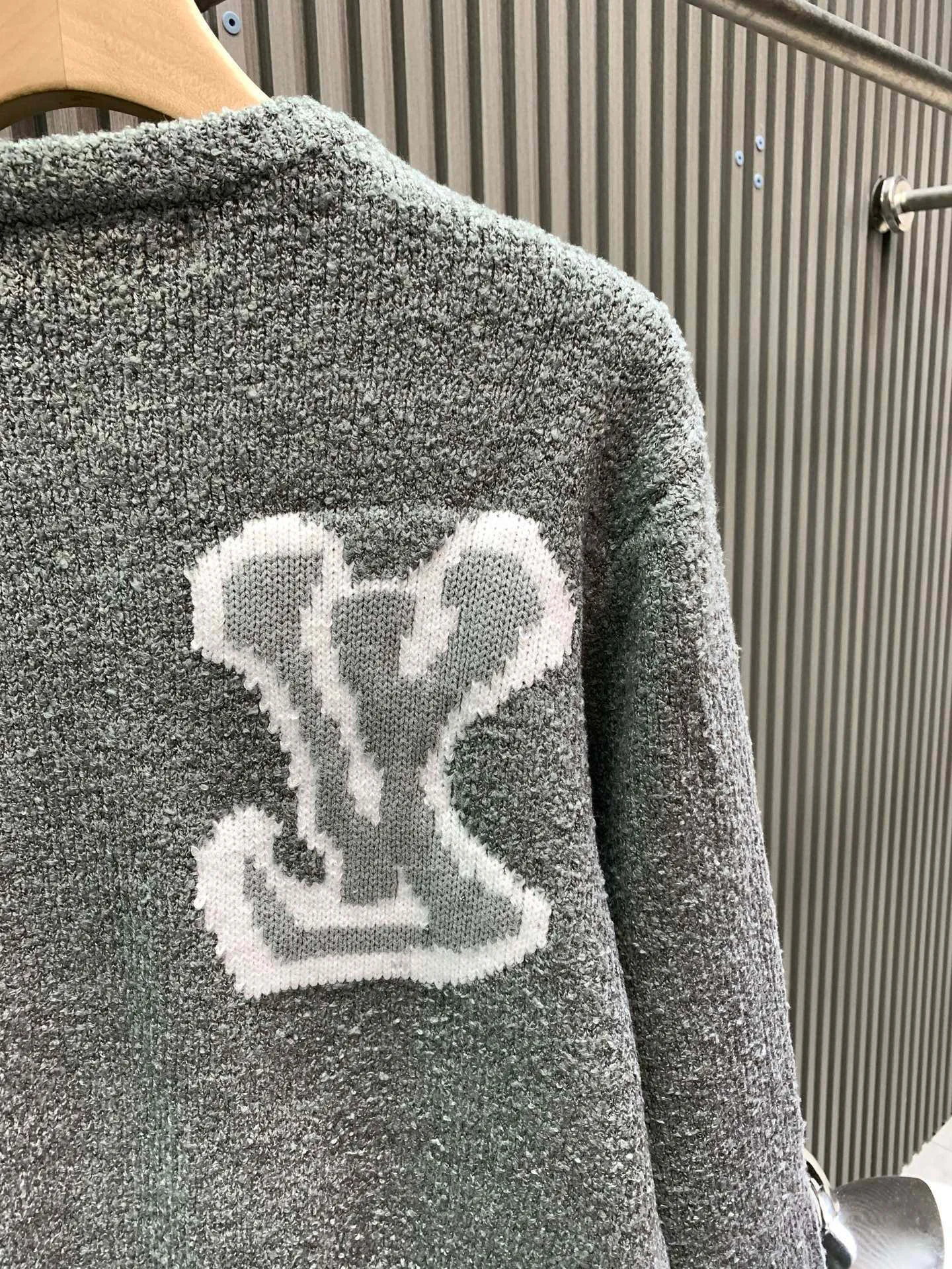 🅿️400 gray green
